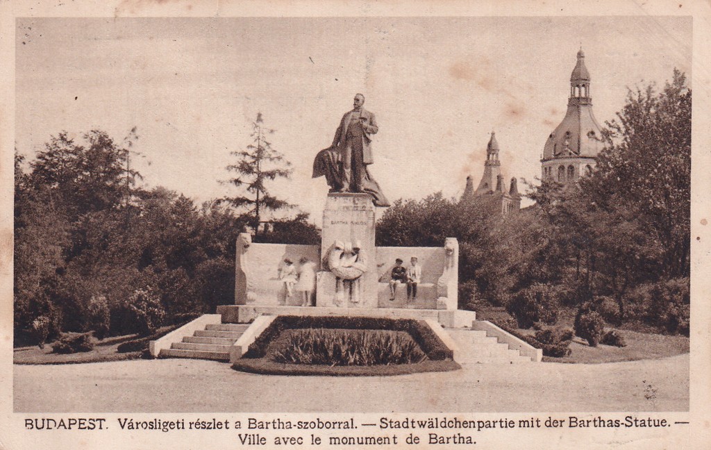 [219] Városligeti részlet a Bartha-szoborral., Budapest