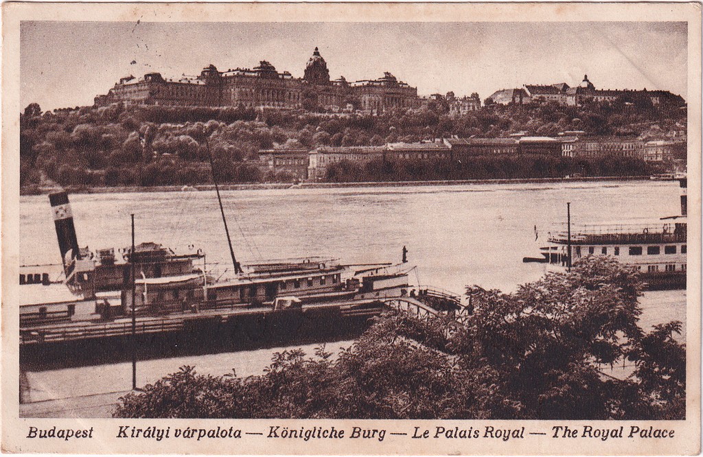 [268] A pesti oldalról a Dunán 2 hajó és a Budavári palota, Budapest 